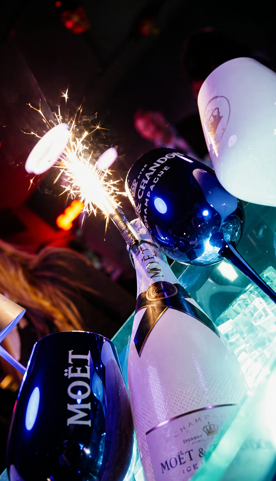 Champagner mit Wunderkerze